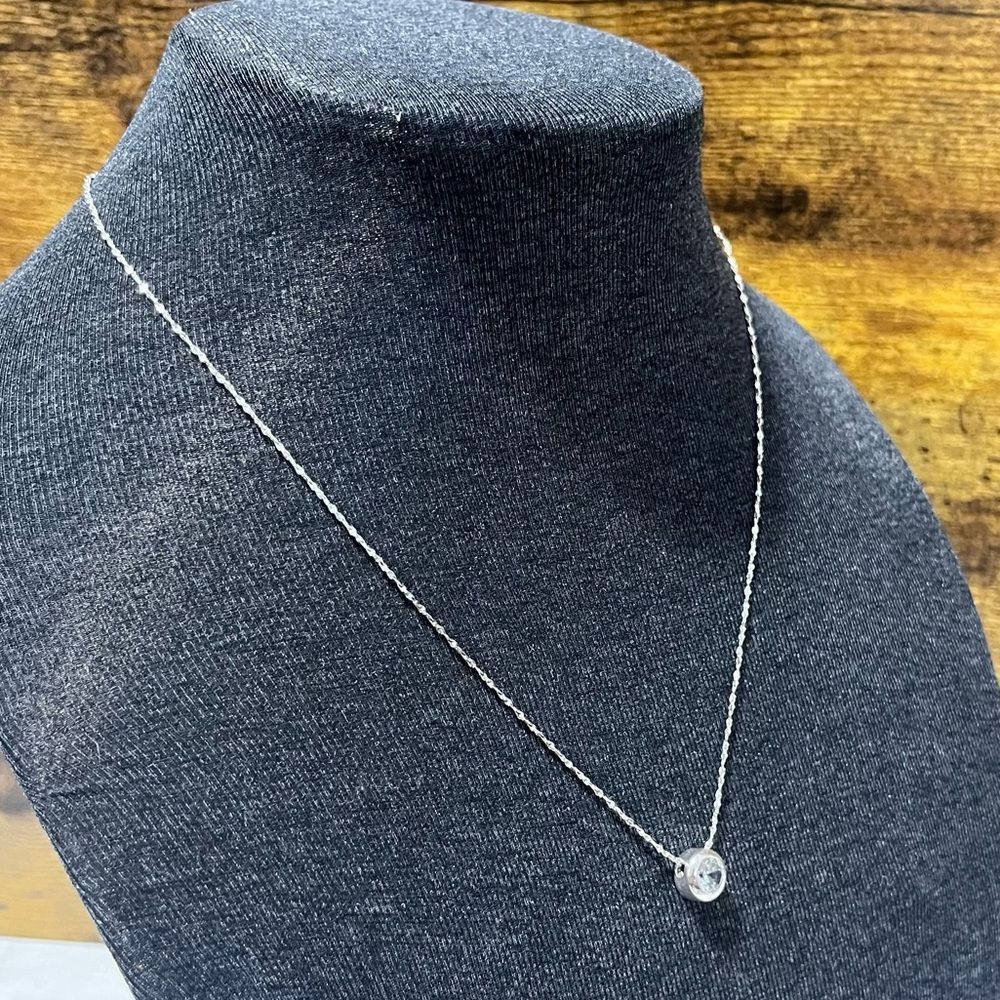 AVON EARRINGS AND NECKLACE SET - Picture 7 of 12